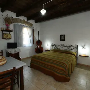 La Rosa 4*, Pauli Arbarei Italia